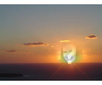 chụp ảnh dưới dạng cắt dan để đặt một khuon mặt hoặc cắt chinh giữa điểm mặt trời lặn trong một phong cảnh ven biển